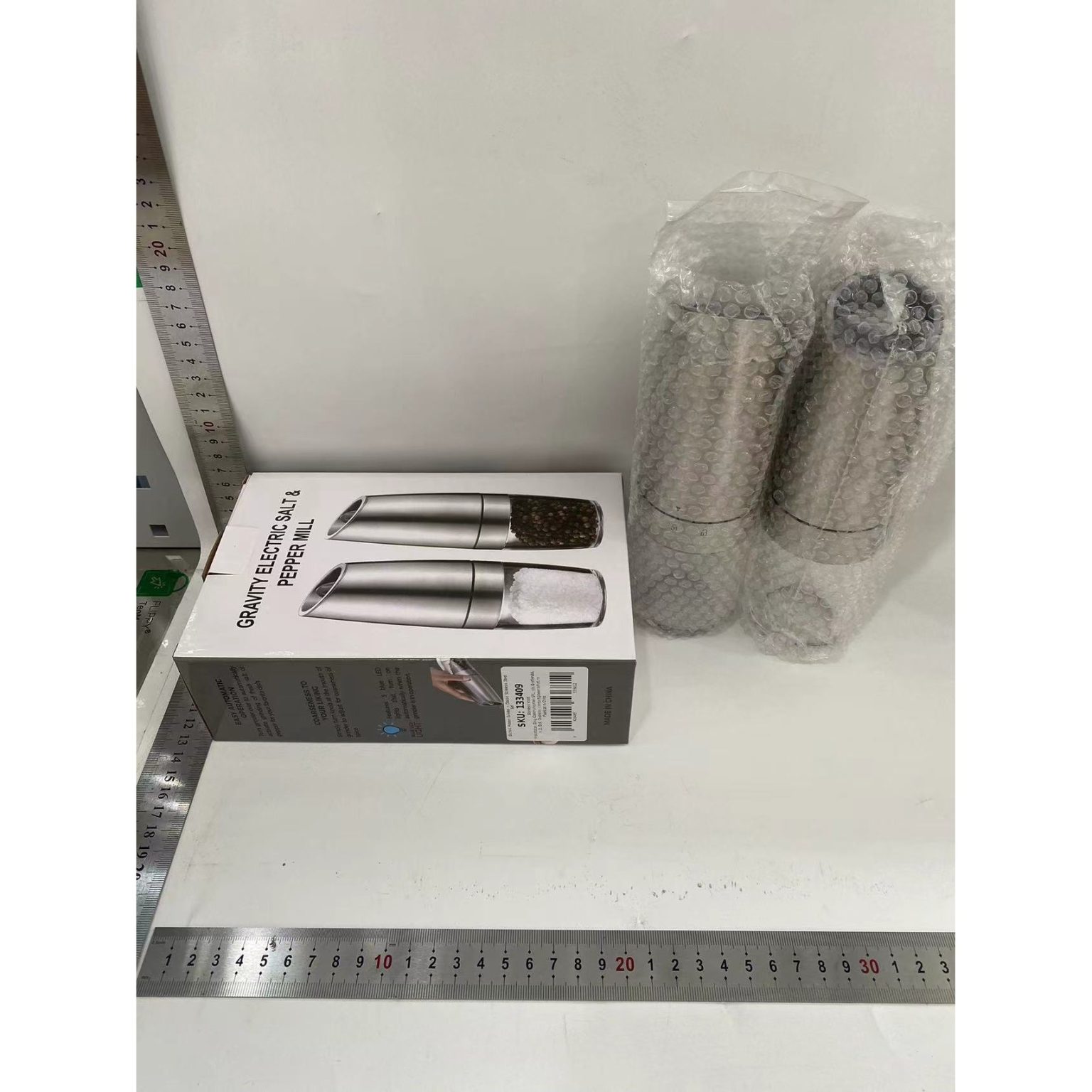 Set 2 Râșnițe Electrice Sare & Piper cu Depozitare Transparentă, Lumina, Baterii, 20x6.5 cm - Image 11
